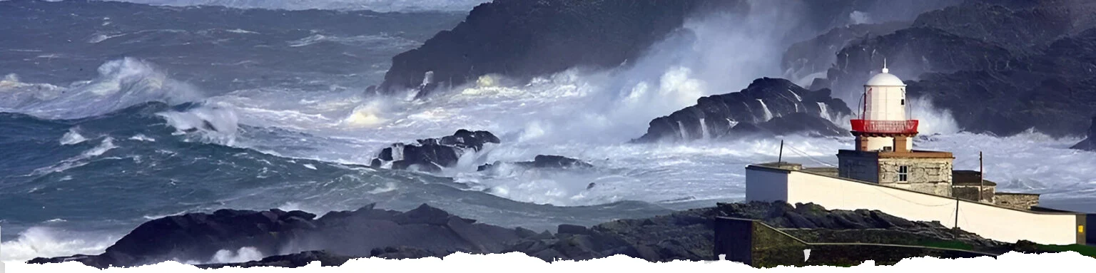 A large body of water with waves crashing on it.